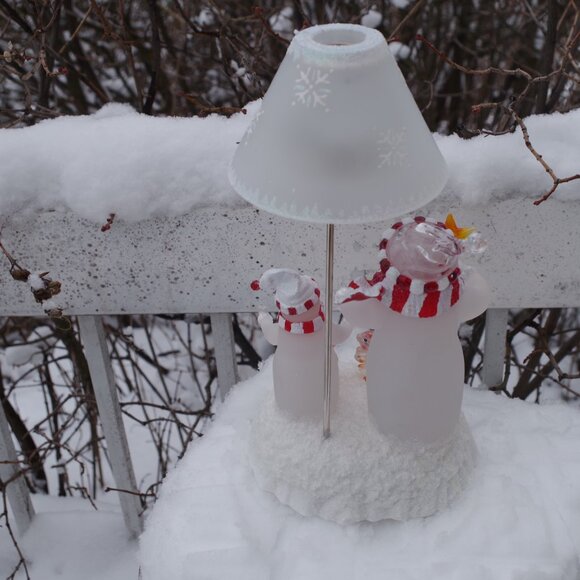 Beautiful Glass TeaLight Lamp With Lighted Base - Picture 5 of 6